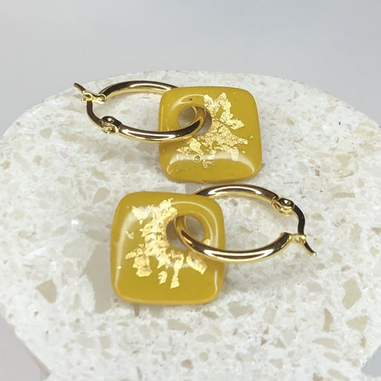 Boucles d'Oreilles Créoles Pampilles Carrées - Jaune Moutarde et Or