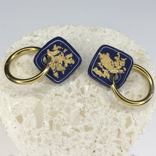Boucles d'Oreilles Créoles Pampilles Carrées - Bleu Marine et Or