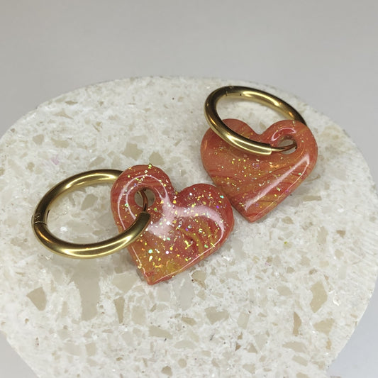 Boucles d'Oreilles Créoles Pampilles Cœurs - Orange Sanguine et Or