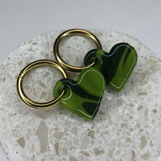 Boucles d'Oreilles Créoles Pampilles Cœurs - Kaki et Noir