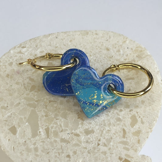 Boucles d'Oreilles Créoles Pampilles Cœurs - Bleu Océan et Strates Or