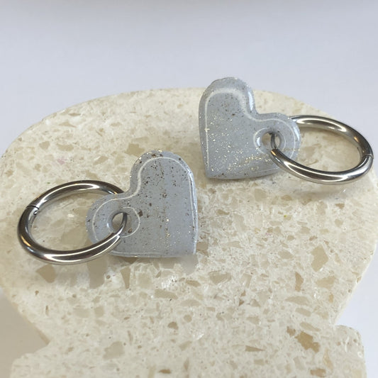 Boucles d'Oreilles Créoles Pampilles Cœurs - Bleu Nacré et Argent