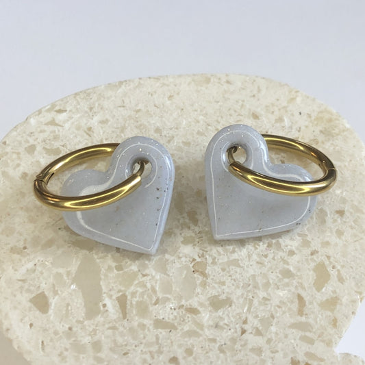 Boucles d'Oreilles Créoles Pampilles Cœurs - Bleu Sérénité et Strates Or