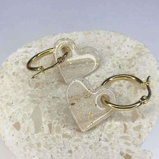 Boucles d'Oreilles Créoles Pampilles Cœurs - Blanc Nacré et Strates Or