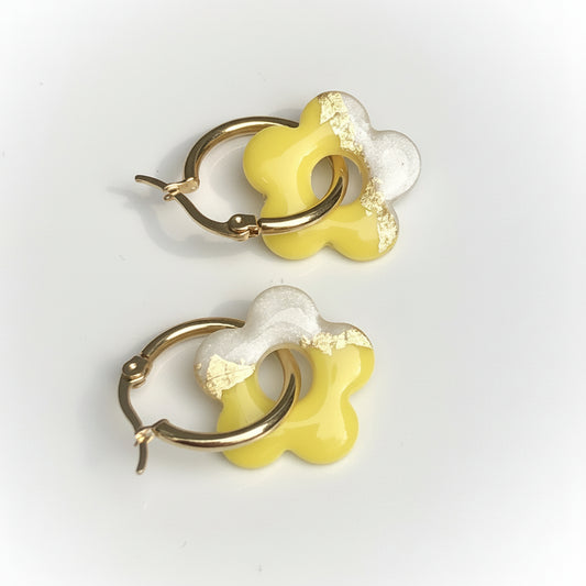 Boucles d'Oreilles Créoles Pampilles Fleurs Pop - Jaune Citron Blanc et Or