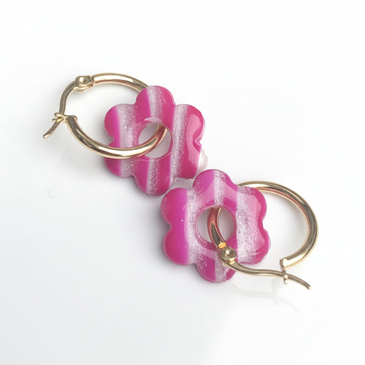 Boucles d'Oreilles Créoles Pampilles Fleurs - Rose Fuchsia et Blanc Nacré Rayé