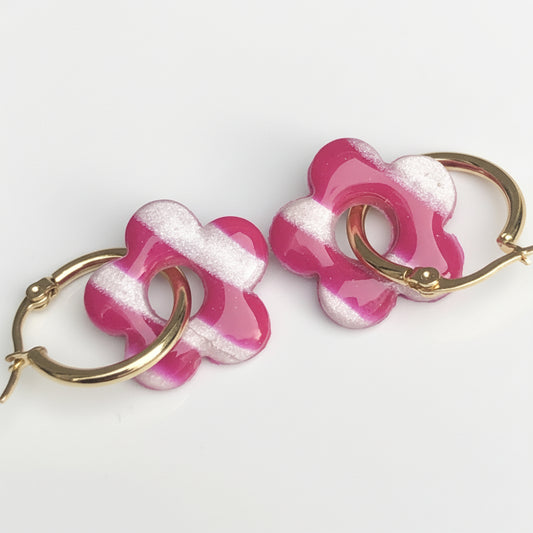 Boucles d'Oreilles Créoles Pampilles Fleurs 5 Pétales - Rose Fuchsia et Blanc Nacré Rayé