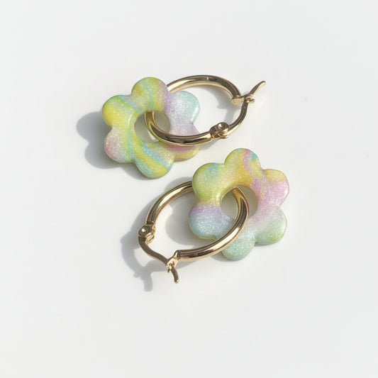 Boucles d'Oreilles Créoles Pampilles Fleurs - Arc-en-ciel Nacré