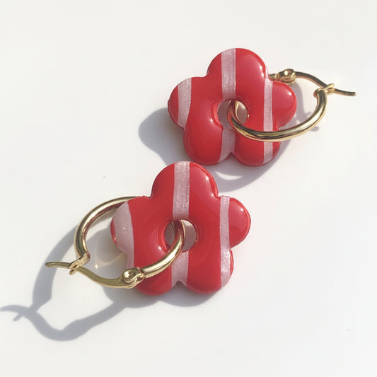 Boucles d'Oreilles Créoles Pampilles Fleurs Pop - Rouge Cerise et Blanc Nacré Rayé