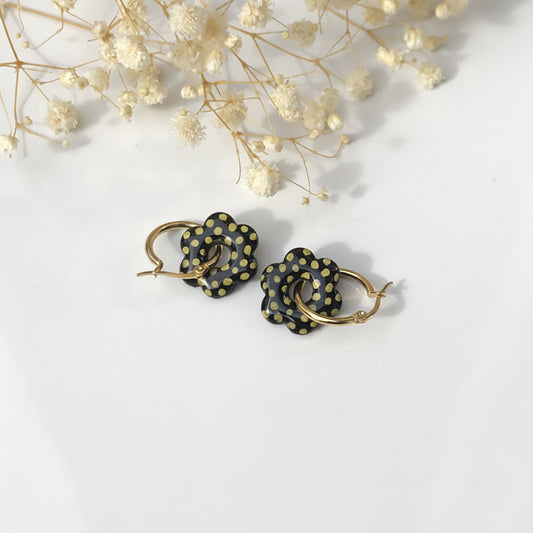 Boucles d'Oreilles Créoles Pampilles Fleurs - Noir à Pois
