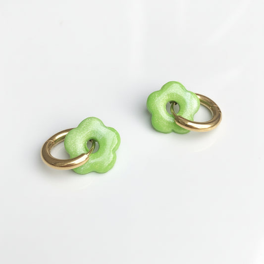 Boucles d'Oreilles Créoles Petites Pampilles Fleurs - Vert Primevère