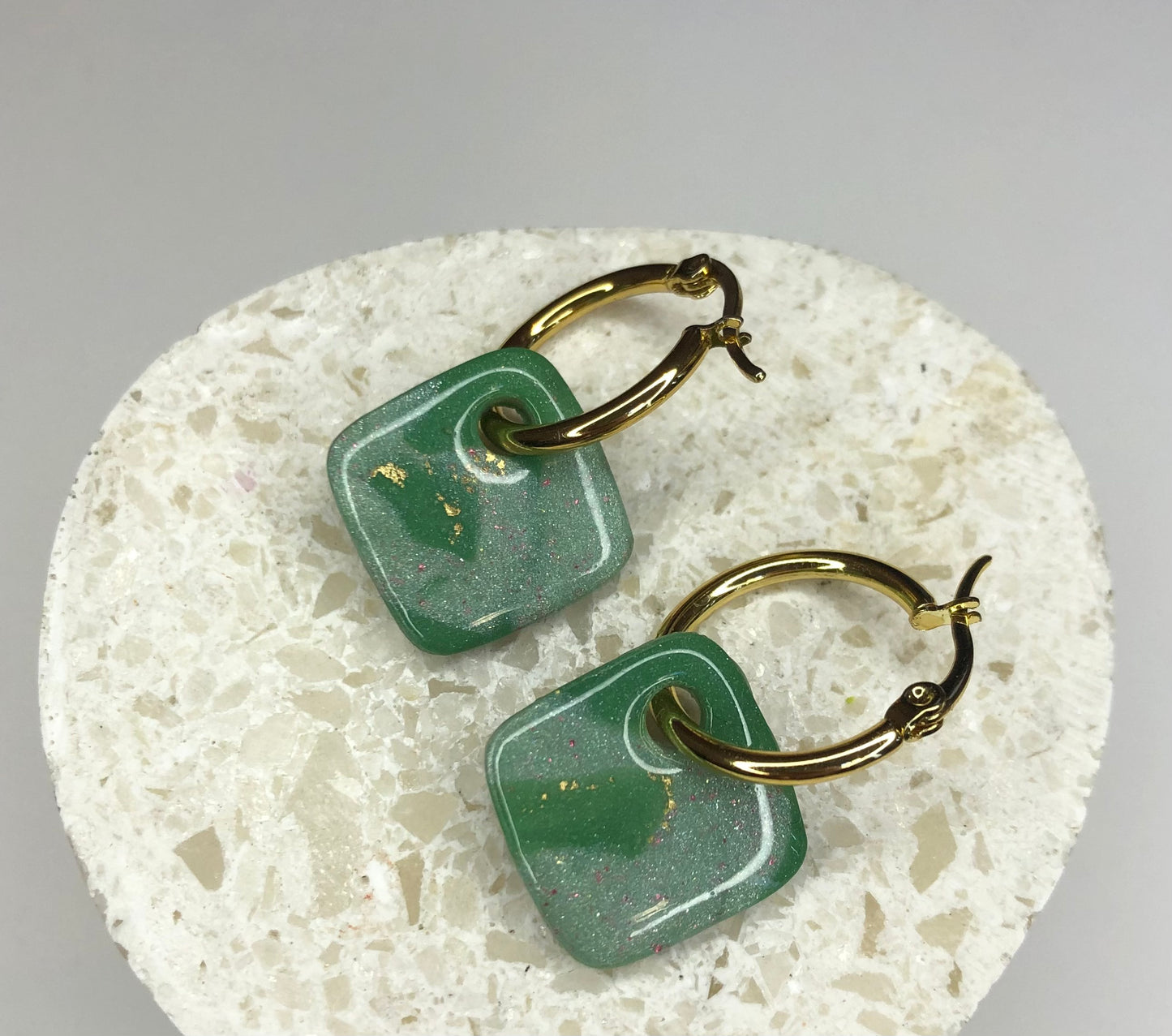 Boucles d'Oreilles Créoles Pampilles Carrées - Vert et Vert Sauge