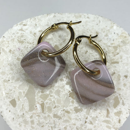 Boucles d'Oreilles Créoles Pampilles Carrées - Rose Marbré