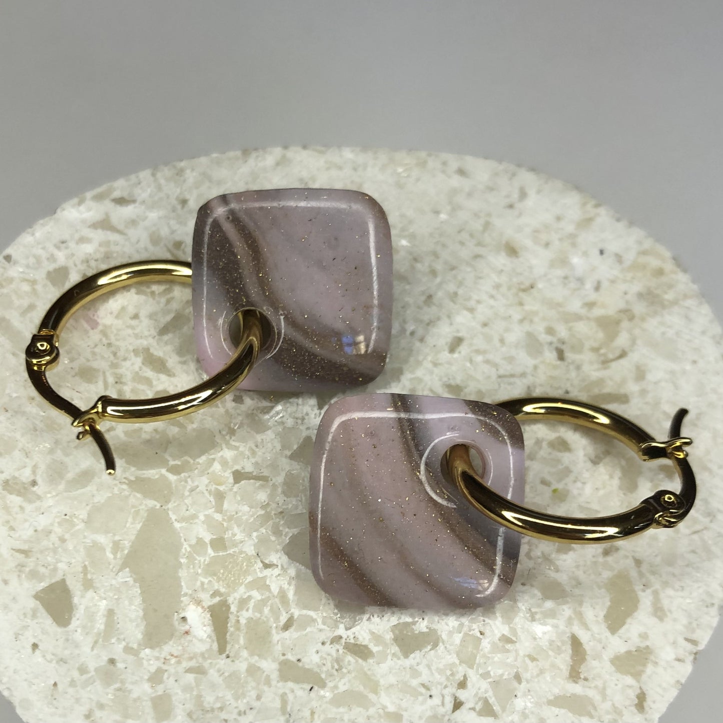 Boucles d'Oreilles Créoles Pampilles Carrées - Rose Marbré