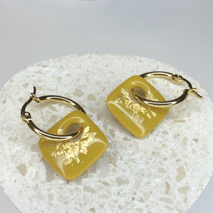 Boucles d'Oreilles Créoles Pampilles Carrées - Jaune Moutarde et Or