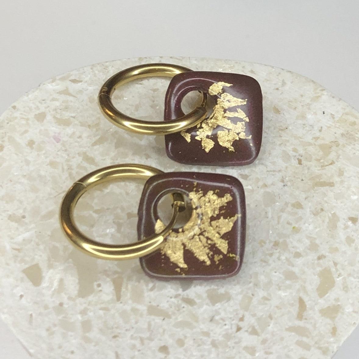 Boucles d'Oreilles Créoles Pampilles Carrées - Cassis et Or