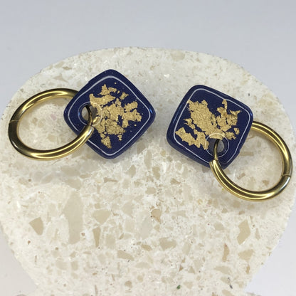 Boucles d'Oreilles Créoles Pampilles Carrées - Bleu Marine et Or