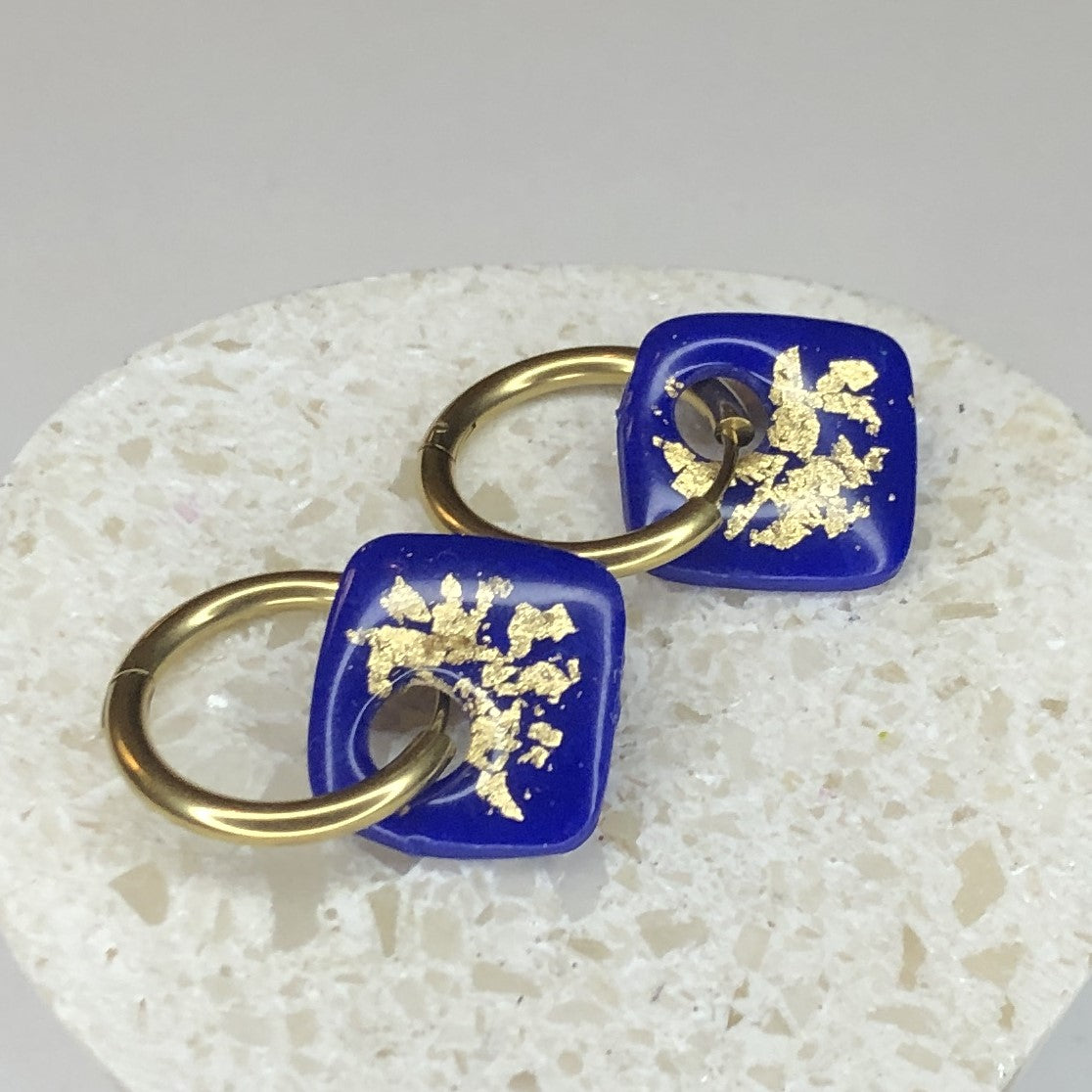 Boucles d'Oreilles Créoles Pampilles Carrées - Bleu Pacifique et Or