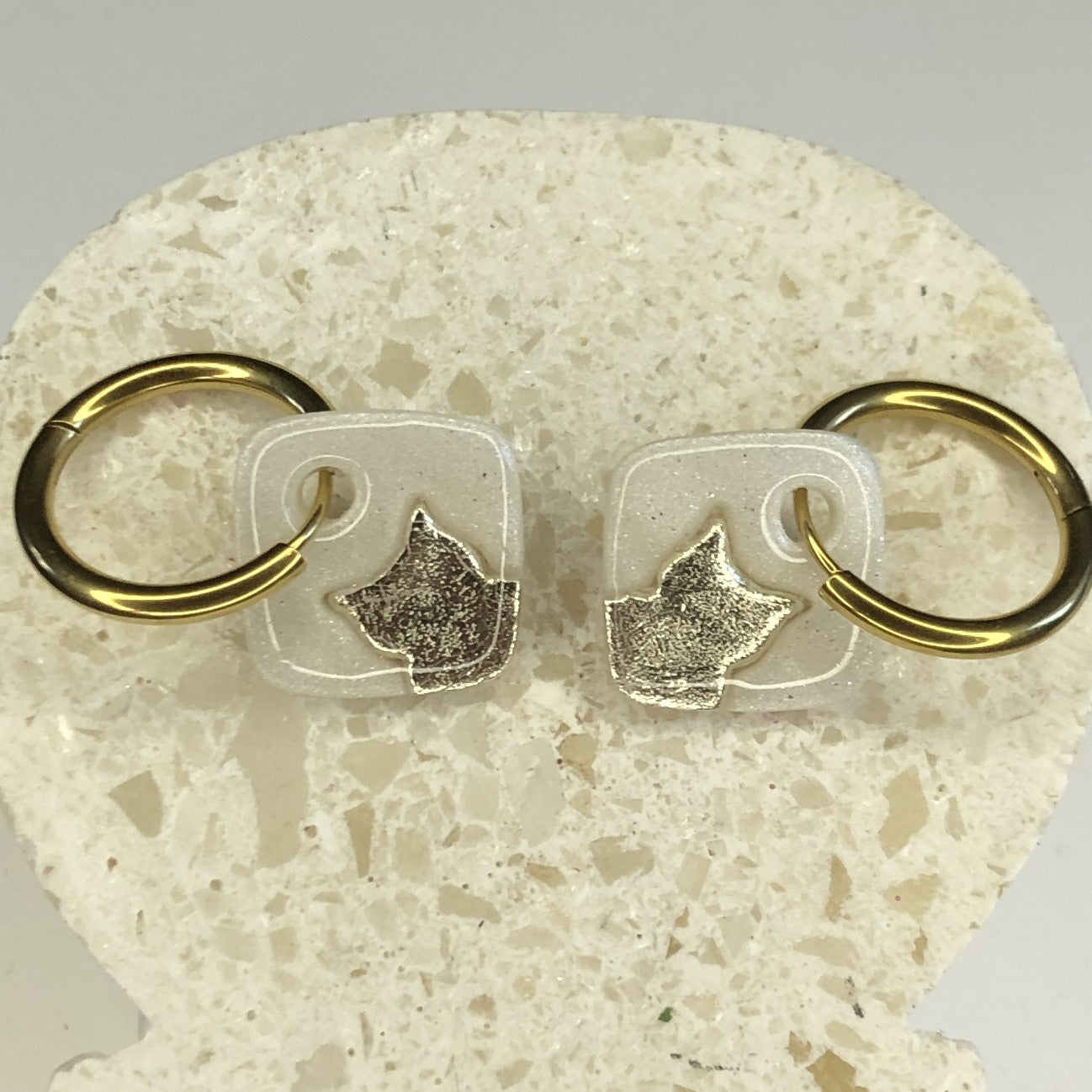 Boucles d'Oreilles Créoles Pampilles Carrées - Blanc Nacré et Argent