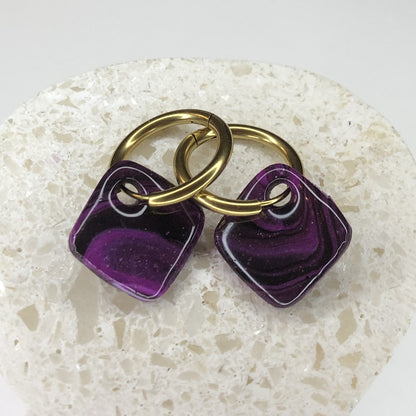 Boucles d'Oreilles Créoles Pampilles Carrées - Noir et Violet