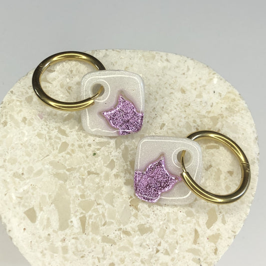 Boucles d'Oreilles Créoles Pampilles Carrées - Blanc Nacré et Violet Métallique