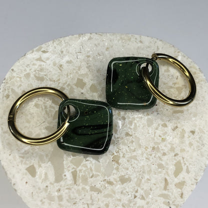 Boucles d'Oreilles Créoles Pampilles Carrées - Vert Impérial et Noir
