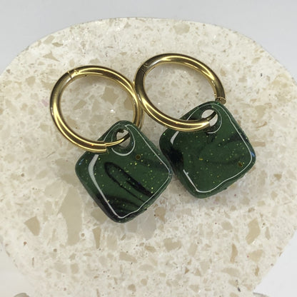 Boucles d'Oreilles Créoles Pampilles Carrées - Vert Impérial et Noir