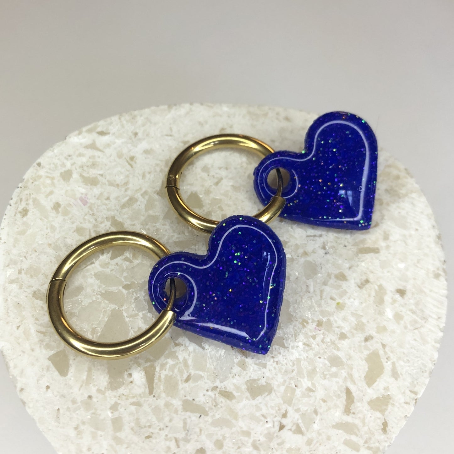 Boucles d'Oreilles Créoles Pampilles Cœurs - Bleu Pacifique et Éclats d'Or