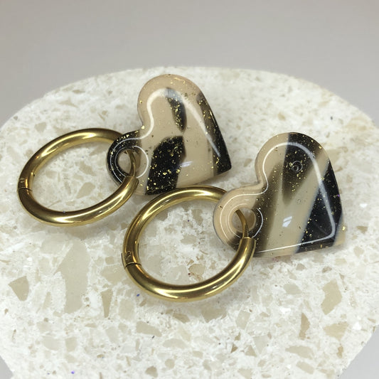Boucles d'Oreilles Créoles Pampilles Cœurs - Noir, Beige et Or