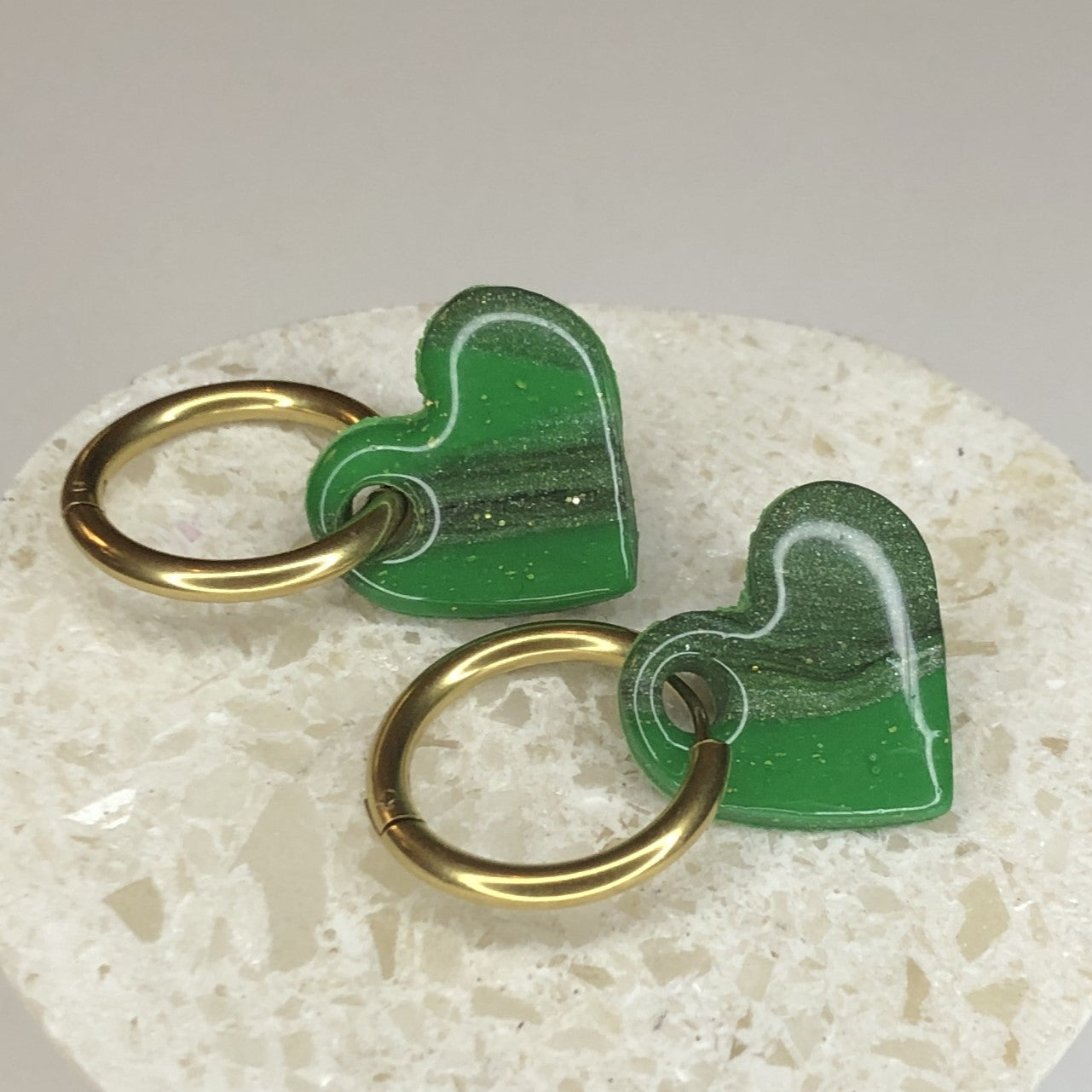 Boucles d'Oreilles Créoles Pampilles Cœurs - Vert Thé