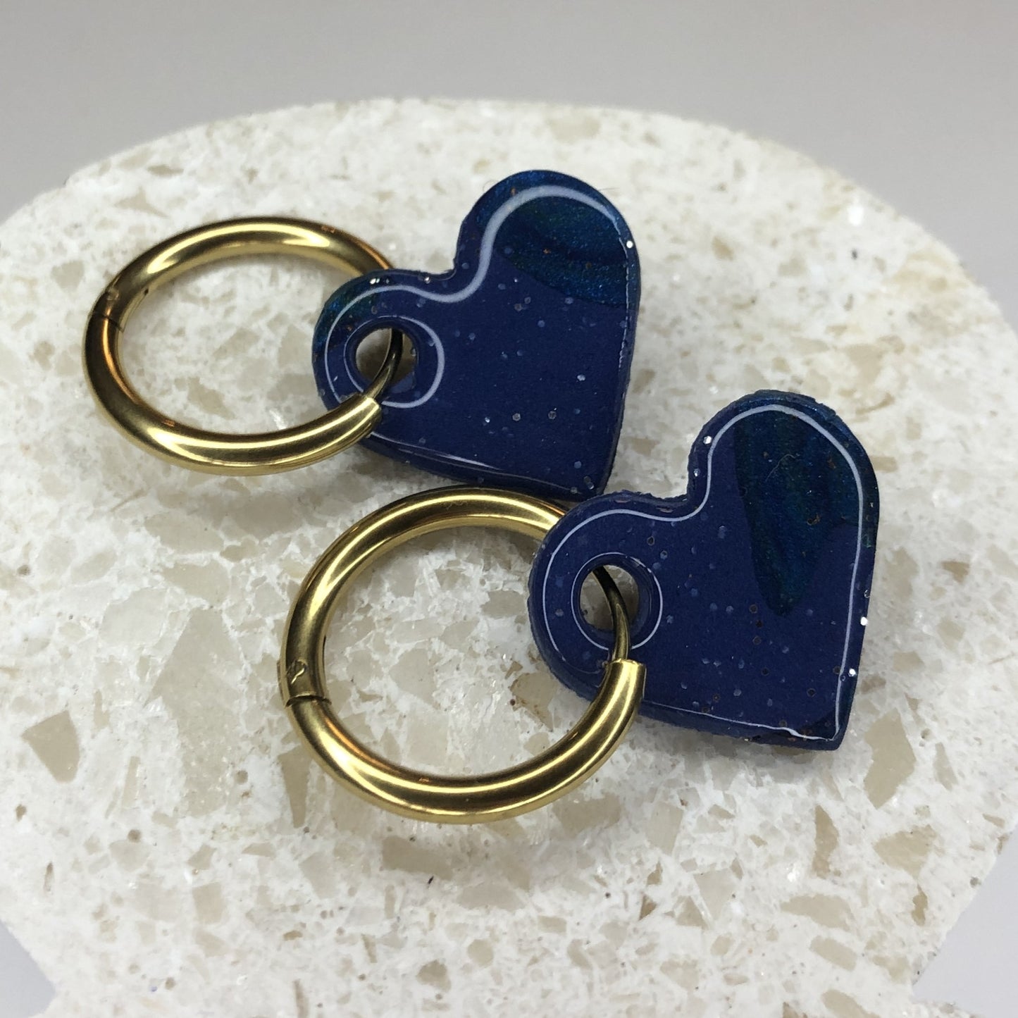 Boucles d'Oreilles Créoles Pampilles Cœurs - Bleu Marine