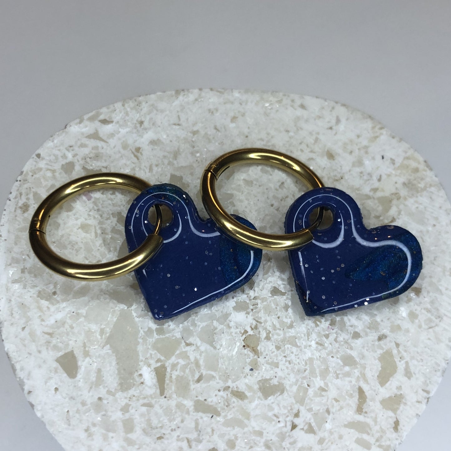 Boucles d'Oreilles Créoles Pampilles Cœurs - Bleu Marine