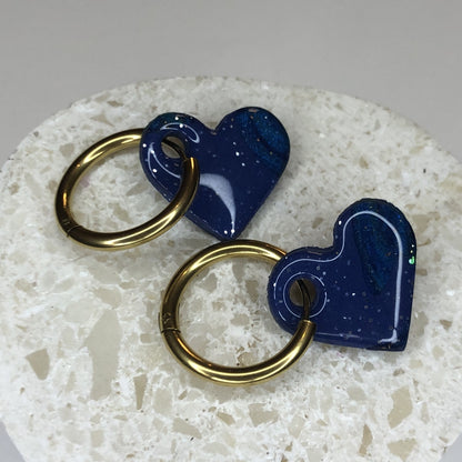 Boucles d'Oreilles Créoles Pampilles Cœurs - Bleu Marine