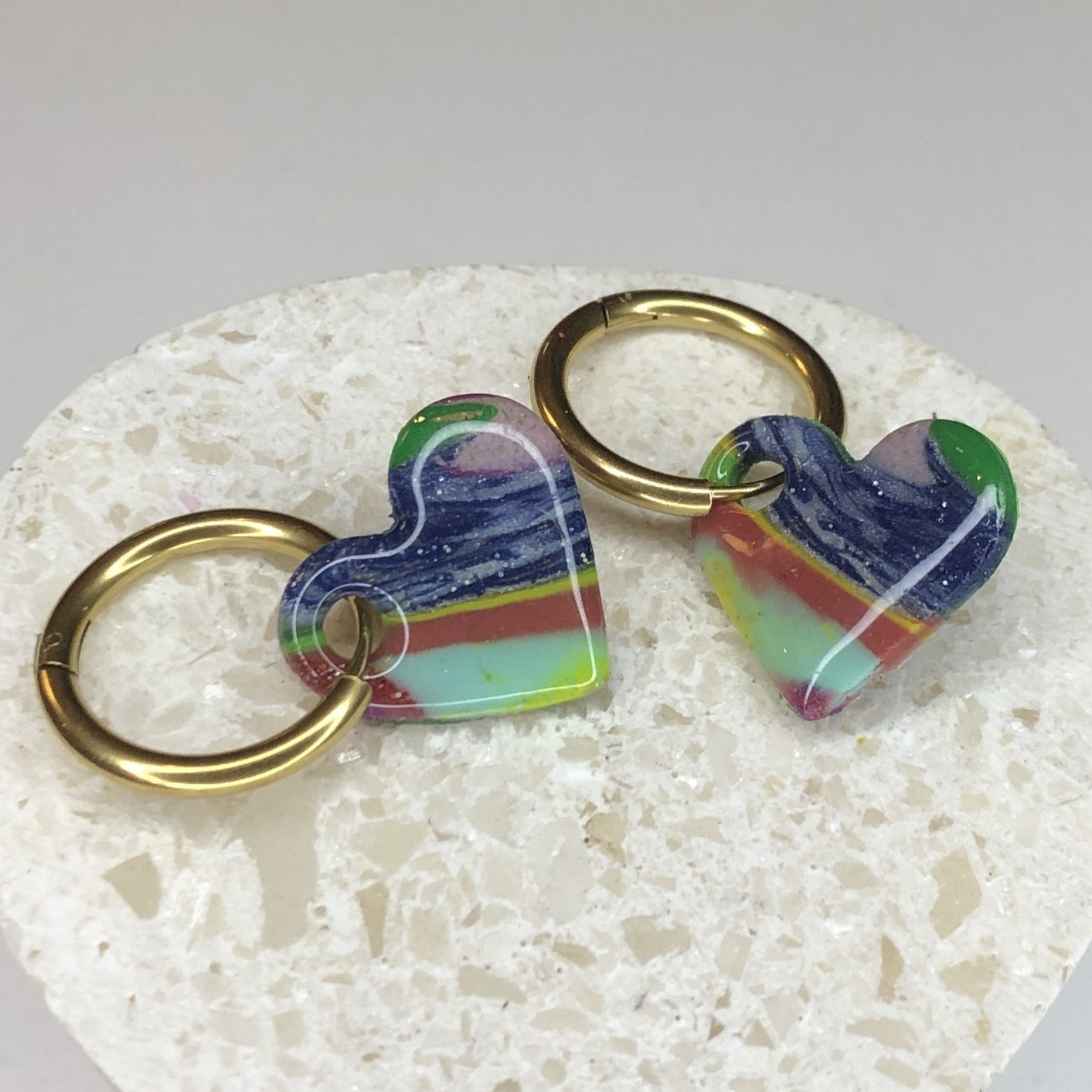 Boucles d'Oreilles Créoles Pampilles Cœurs - Multicolore