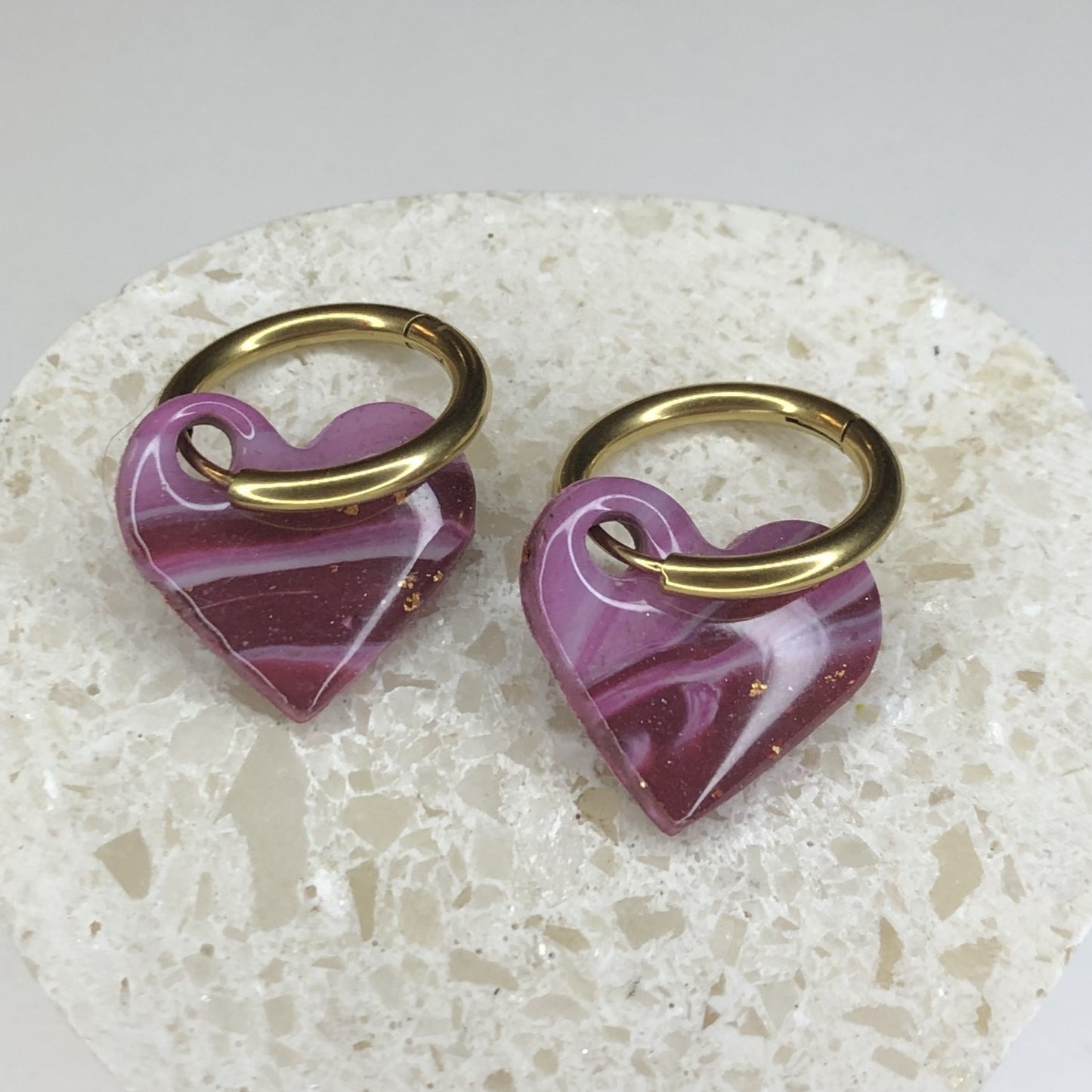 Boucles d'Oreilles Créoles Pampilles Cœurs - Lilas et Violet
