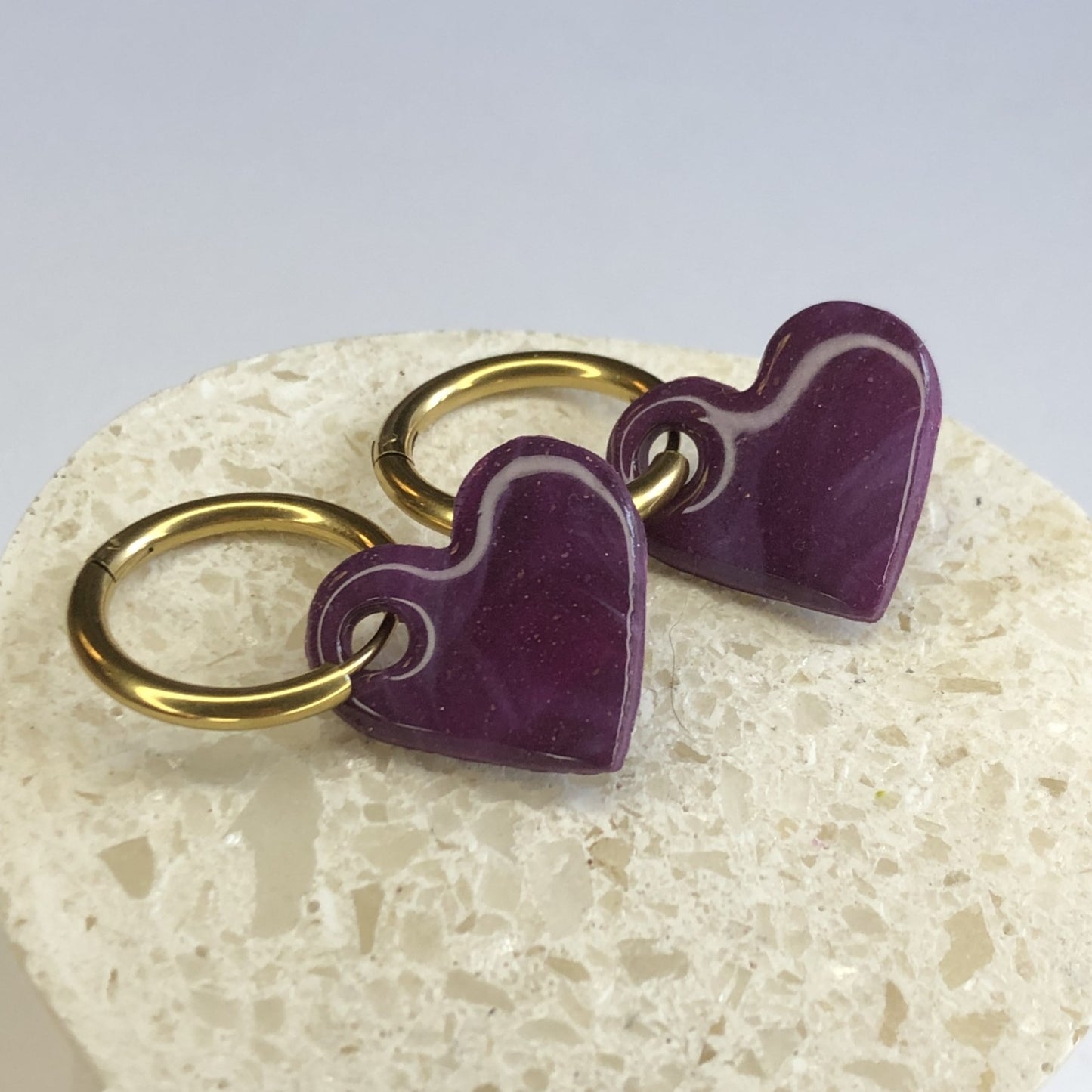 Boucles d'Oreilles Créoles Pampilles Cœurs - Violet Voilé