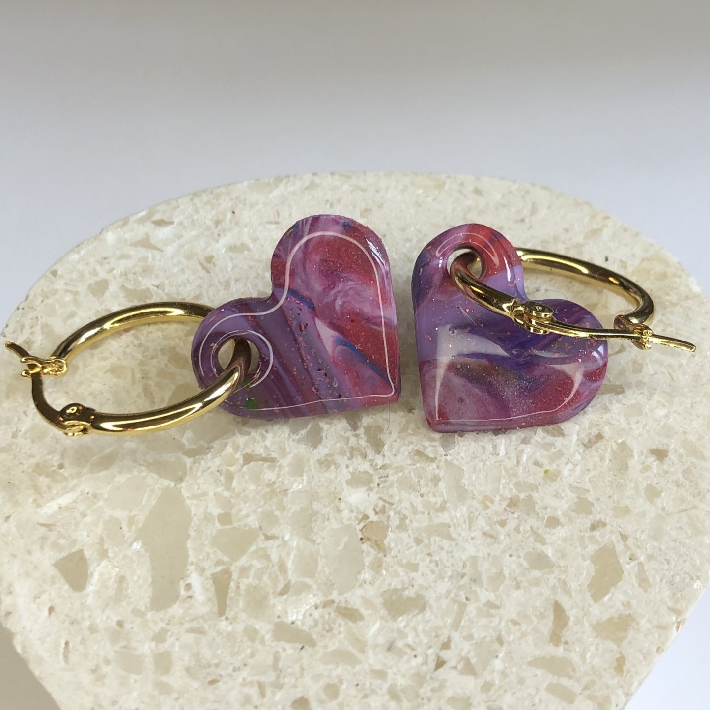 Boucles d'Oreilles Créoles Pampilles Cœurs - Violet et Bordeaux