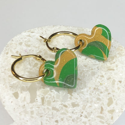 Boucles d'Oreilles Créoles Pampilles Cœurs - Vert et Beige