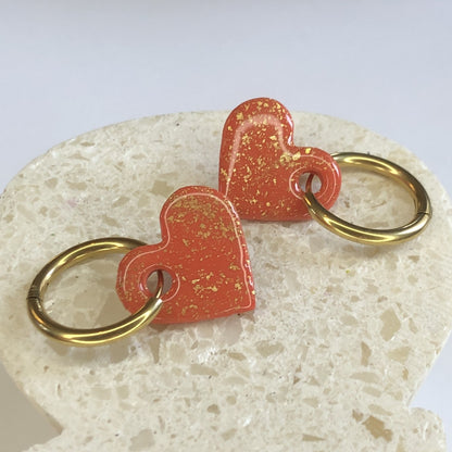 Boucles d'Oreilles Créoles Pampilles Cœurs - Rouge Indien et Or