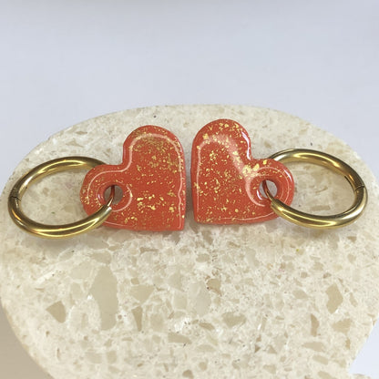 Boucles d'Oreilles Créoles Pampilles Cœurs - Rouge Indien et Or