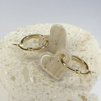 Boucles d'Oreilles Créoles Pampilles Cœurs - Blanc Nacré et Strates Or