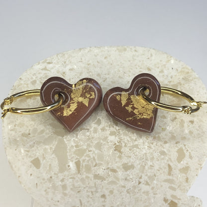 Boucles d'Oreilles Créoles Pampilles Cœurs - Marron Chocolat et Or