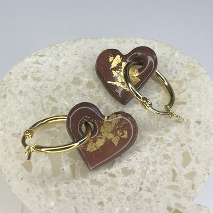 Boucles d'Oreilles Créoles Pampilles Cœurs - Marron Chocolat et Or