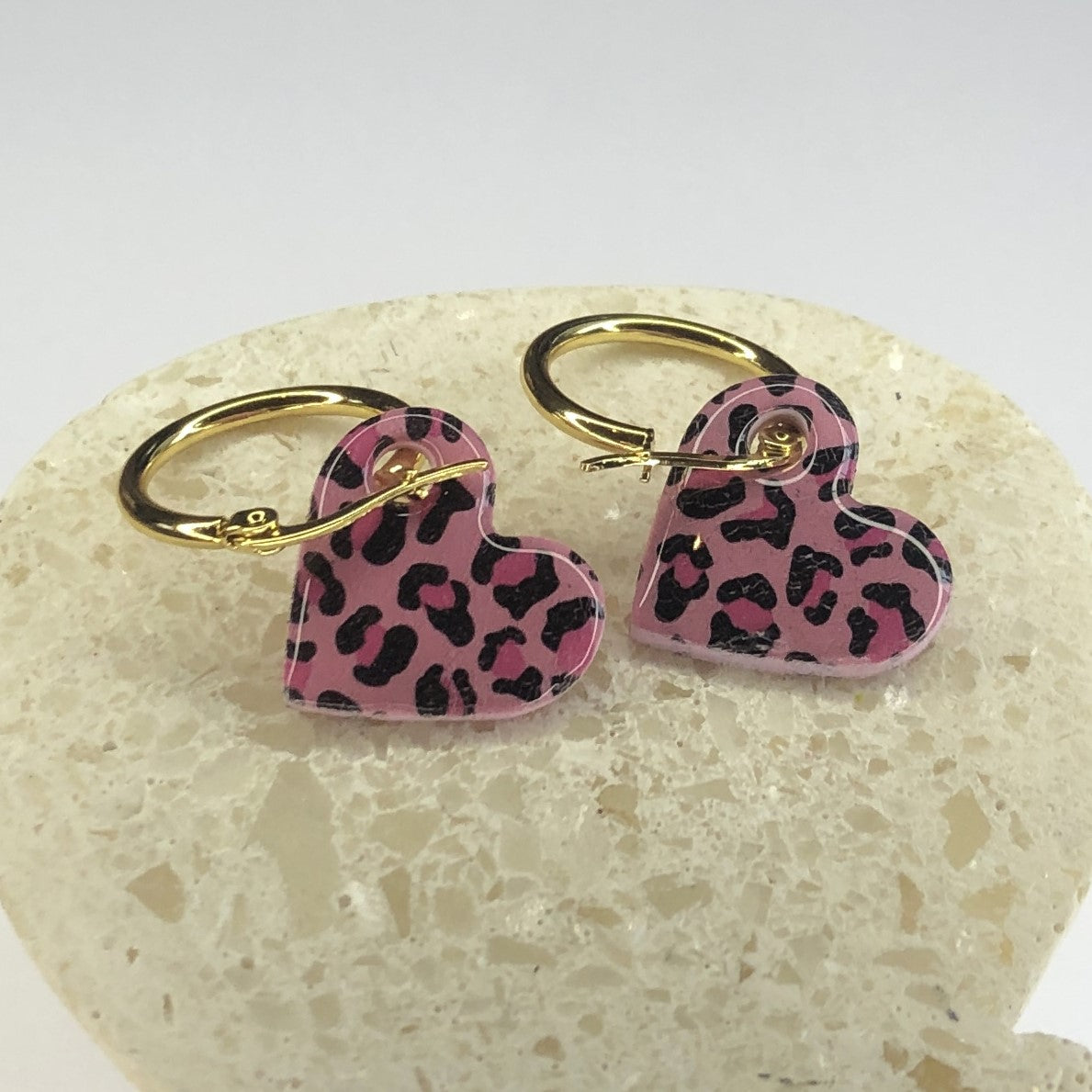 Boucles d'Oreilles Créoles Pampilles Cœurs - Léopard Rose Light