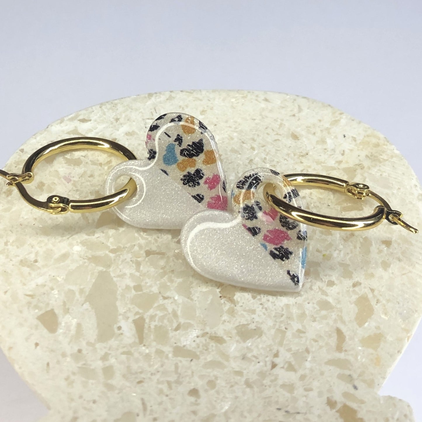 Boucles d'Oreilles Créoles Pampilles Cœurs - Duo Blanc Nacré et Léopard