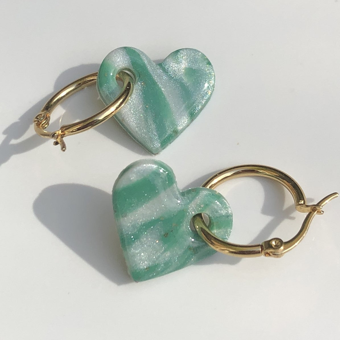 Boucles d'Oreilles Créoles Pampilles Cœurs - Vert Sauge Voilé