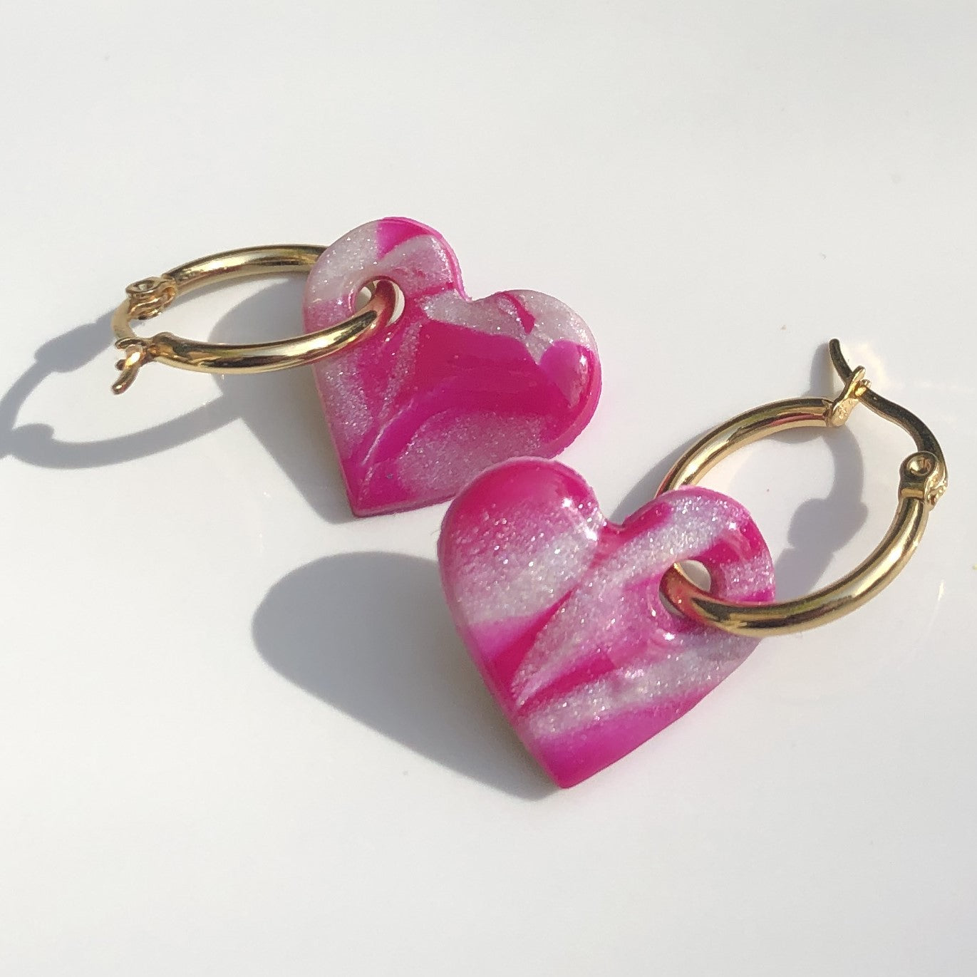 Boucles d'Oreilles Créoles Pampilles Cœurs - Rose Framboise Voilé