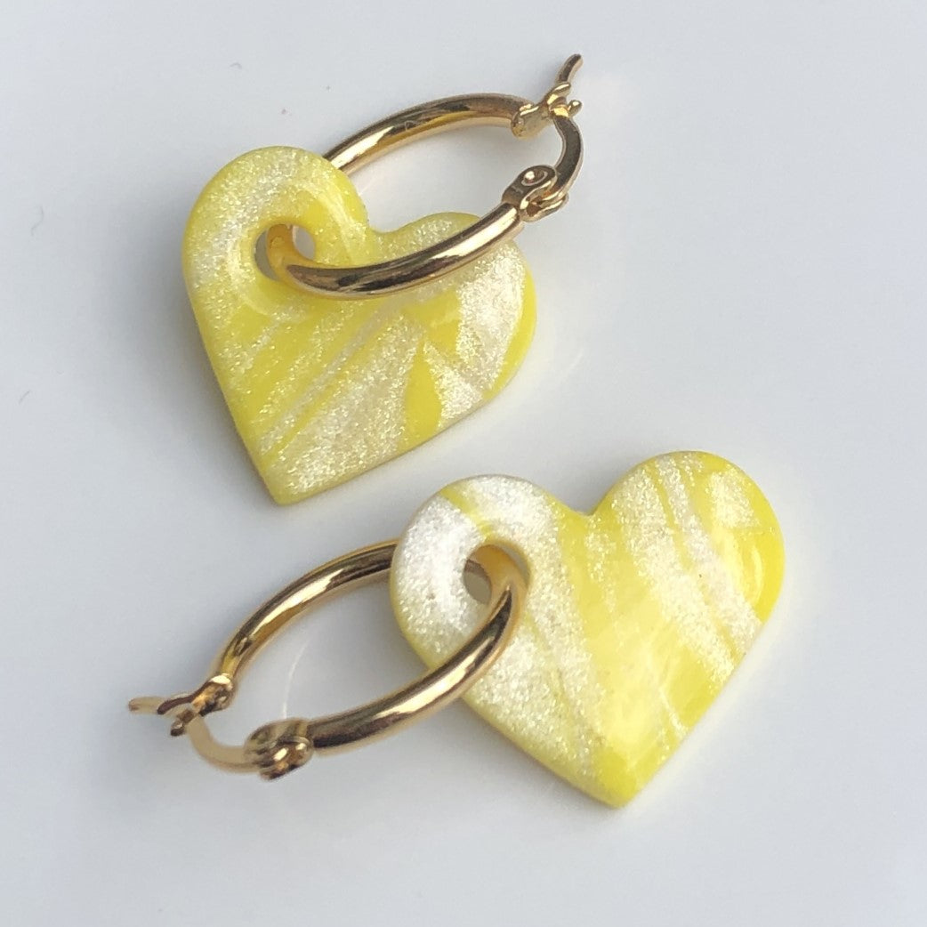 Boucles d'Oreilles Créoles Pampilles Cœurs - Jaune Citron Voilé