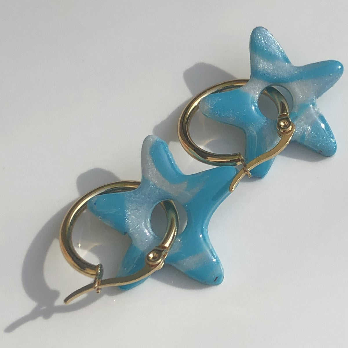Boucles d'oreilles Créoles Pampilles Étoiles – Acier Inoxydable & Argile Polymère