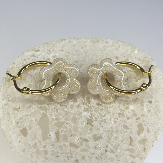 Boucles d'Oreilles Créoles Pampilles Fleurs - Blanc Or Strié
